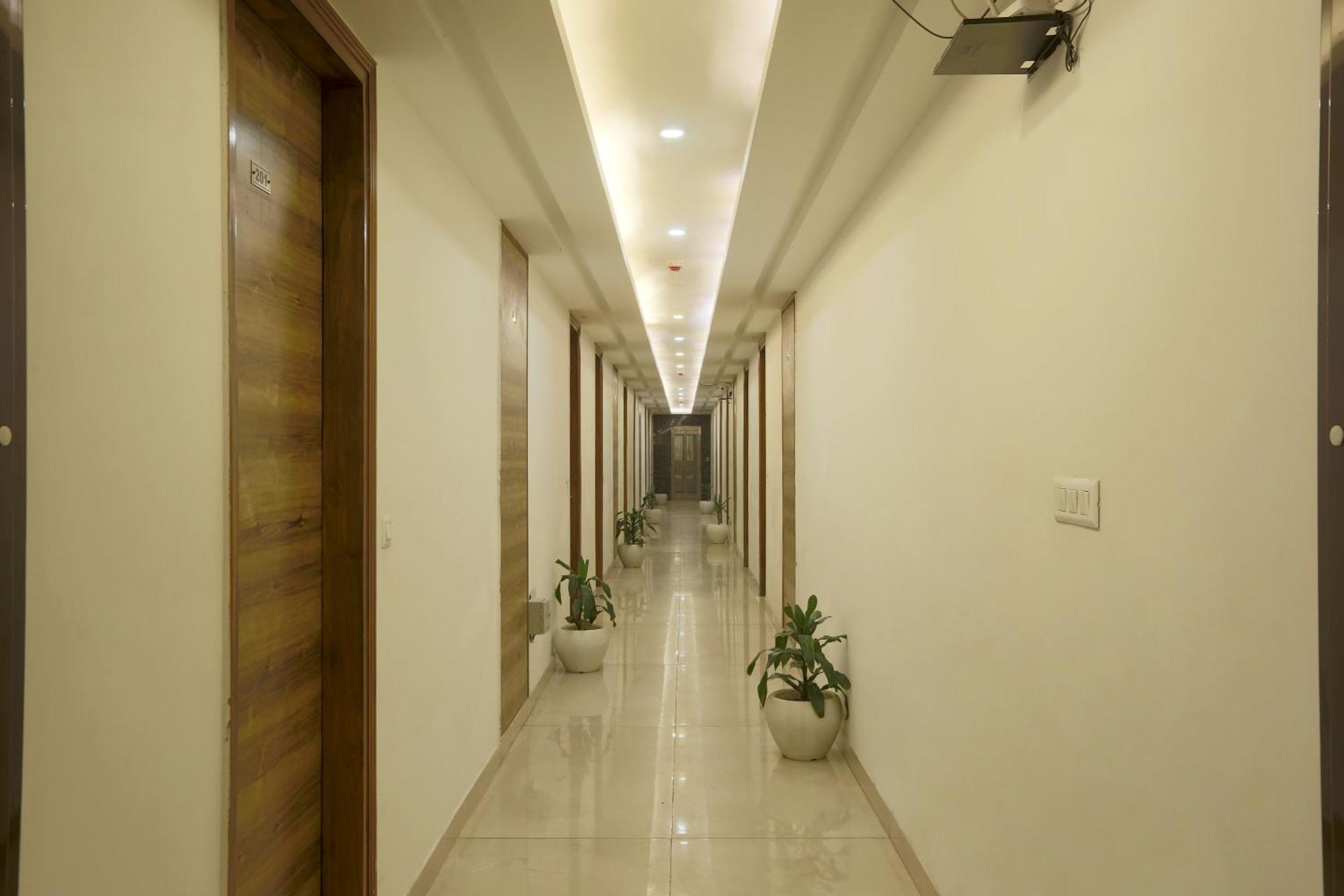 Hotel Prithvi Palace Igi Airport Delhi ニューデリー エクステリア 写真