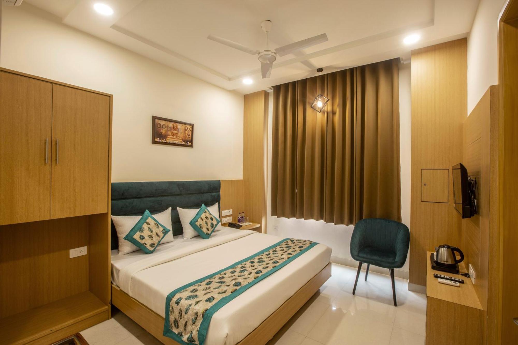 Hotel Prithvi Palace Igi Airport Delhi ニューデリー エクステリア 写真