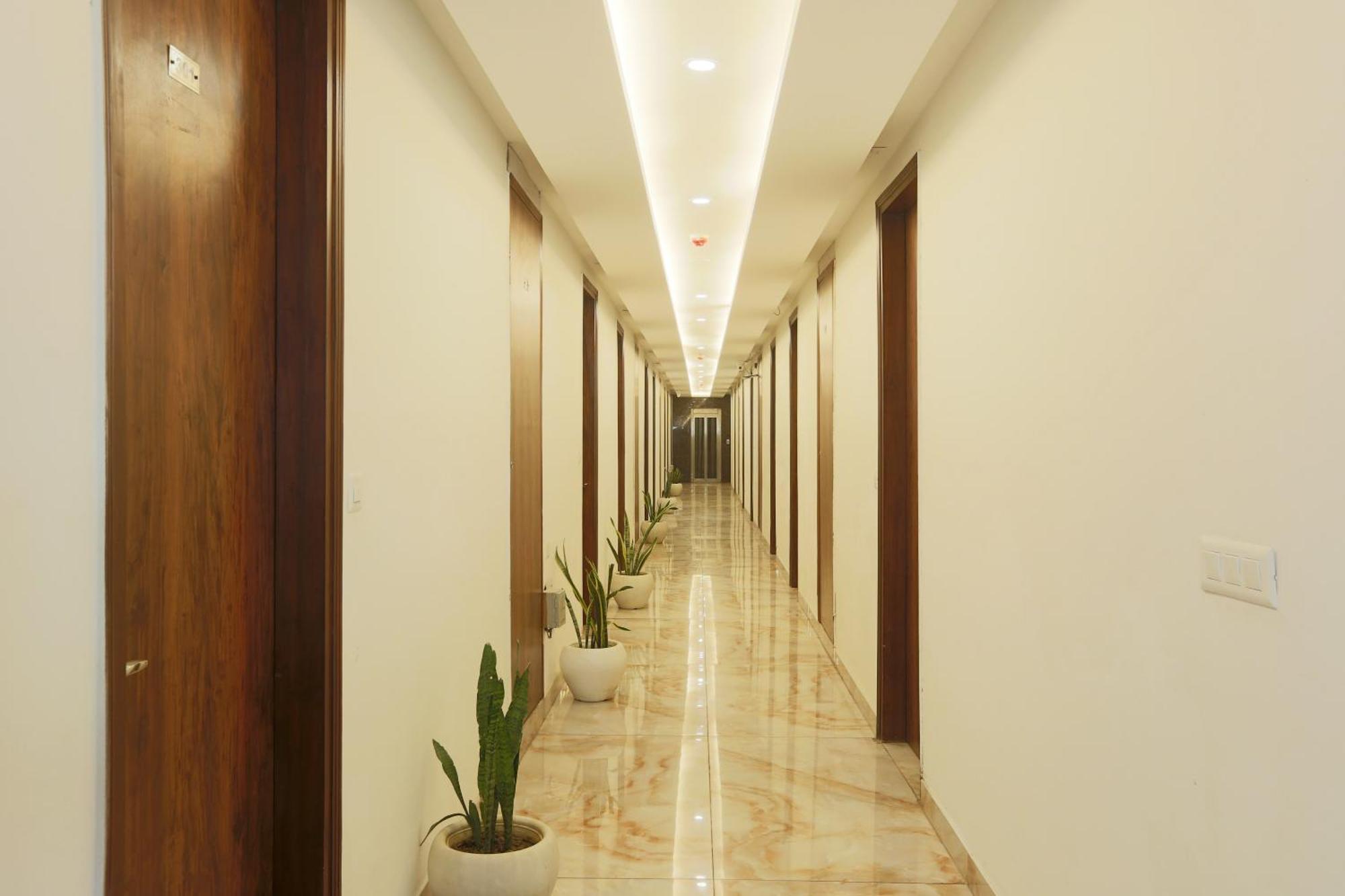 Hotel Prithvi Palace Igi Airport Delhi ニューデリー エクステリア 写真
