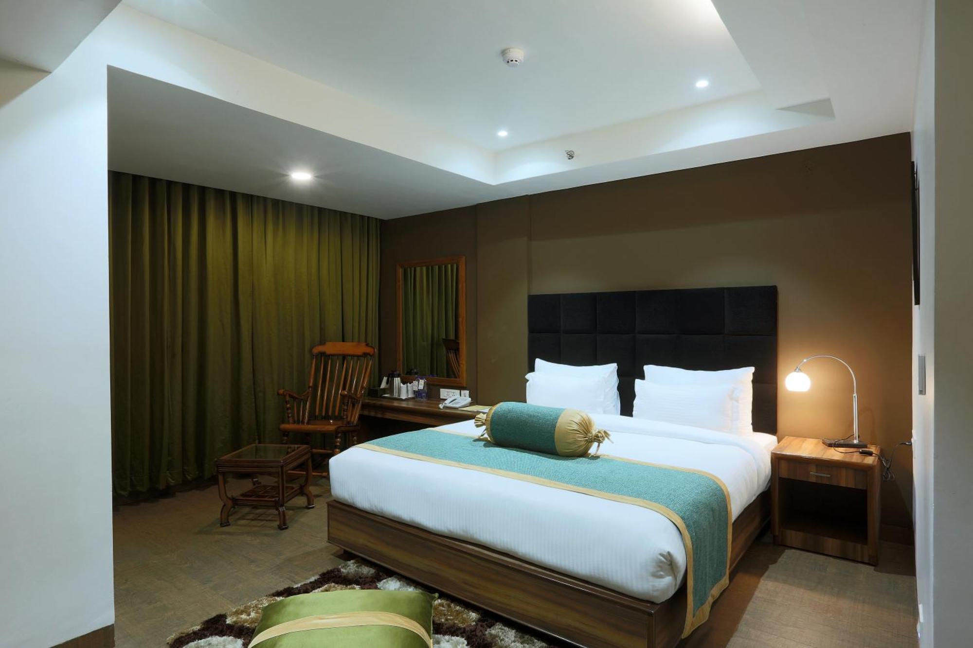Hotel Prithvi Palace Igi Airport Delhi ニューデリー エクステリア 写真