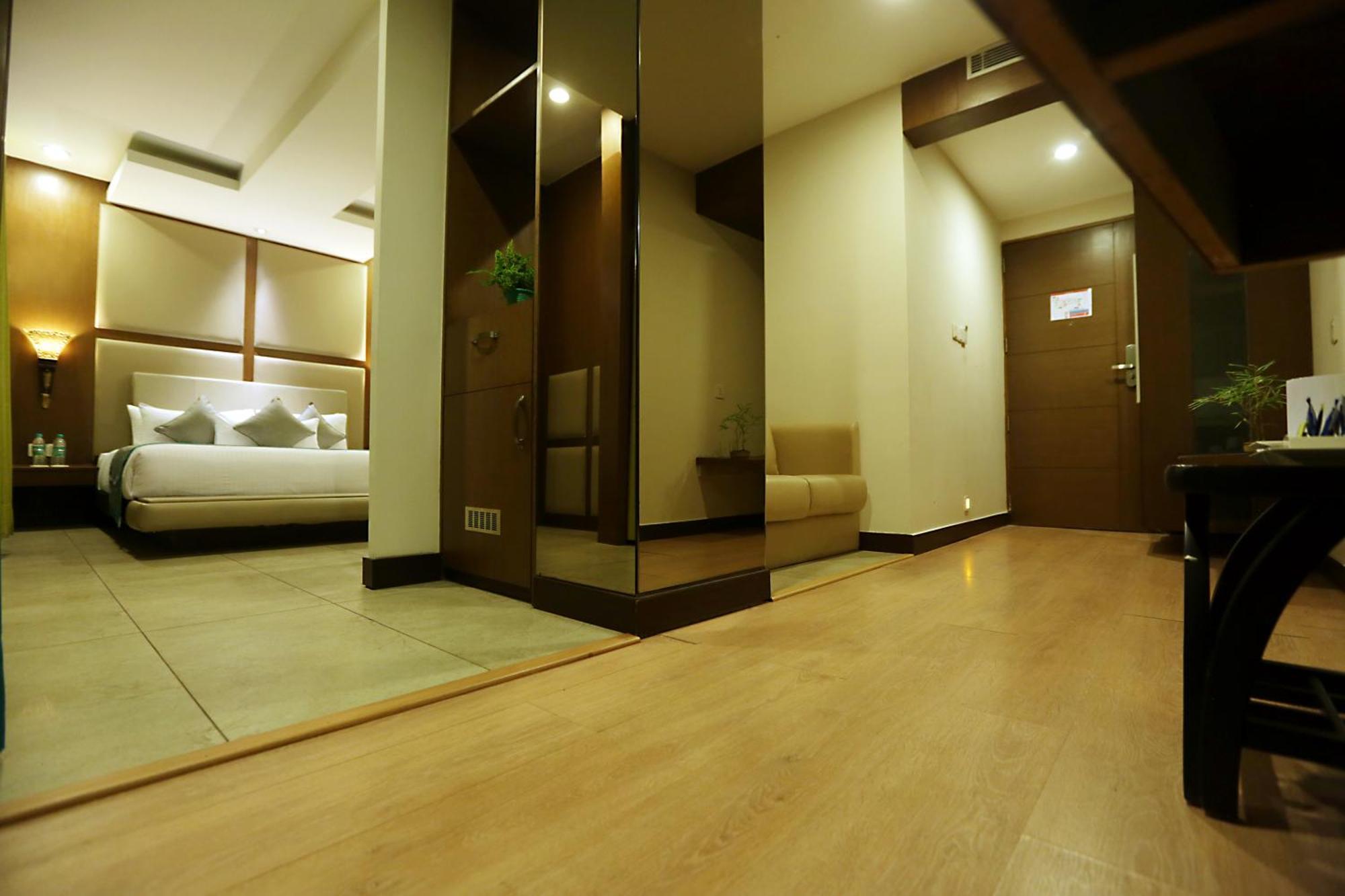 Hotel Prithvi Palace Igi Airport Delhi ニューデリー エクステリア 写真