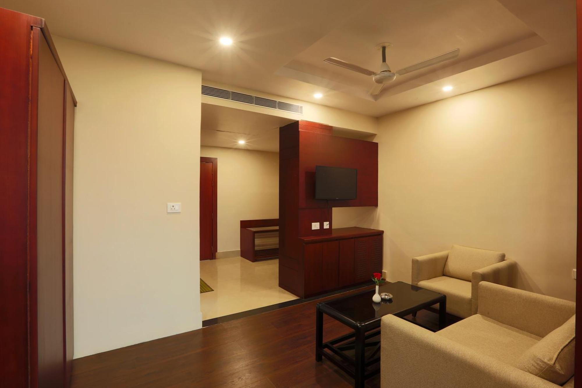 Hotel Prithvi Palace Igi Airport Delhi ニューデリー エクステリア 写真